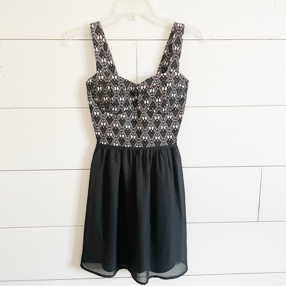NWOT “Last Word” black and white chiffon bustier minidress